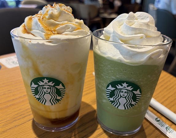 スターバックスの新商品蜜芋紅はるかフラペチーノと定番抹茶フラペチーノ