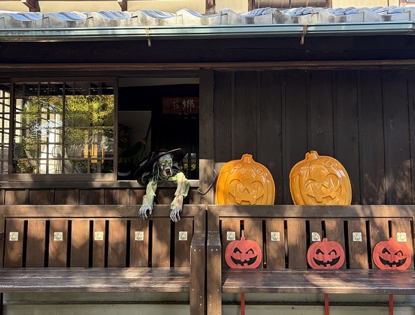 ギャラリー好日舎（2026年10月29日ハロウイン飾り）