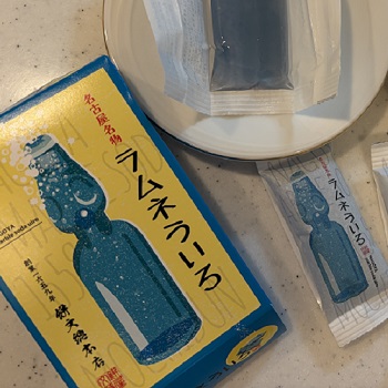 餅文総本店のラムネういろう
